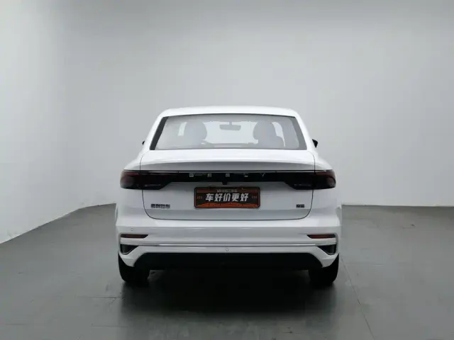 Geely Emgrand — Фото автомобиля 4