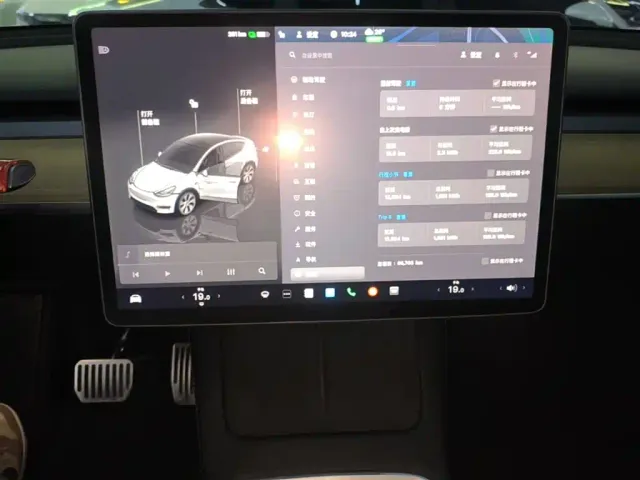 Tesla Model Y — Фото автомобиля 12