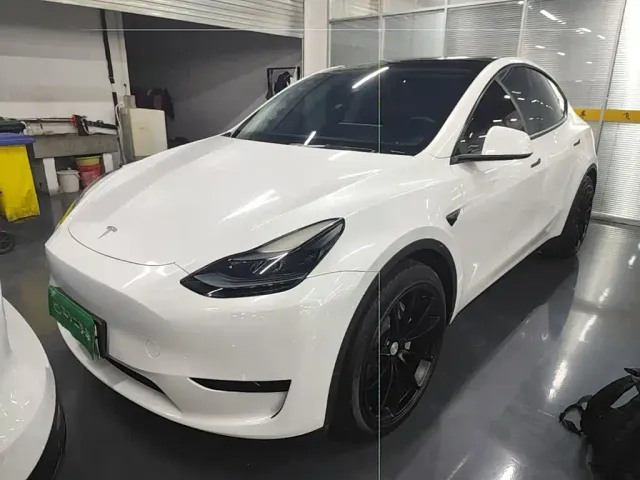 Фотография автомобиля — Tesla Model Y