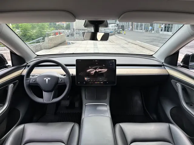 Tesla Model Y — Фото автомобиля 15