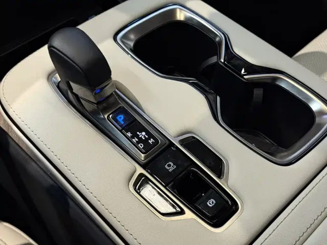 Lexus Lexus LM 2023 500h 6-Seater Prestige Edition — Фото автомобиля 14