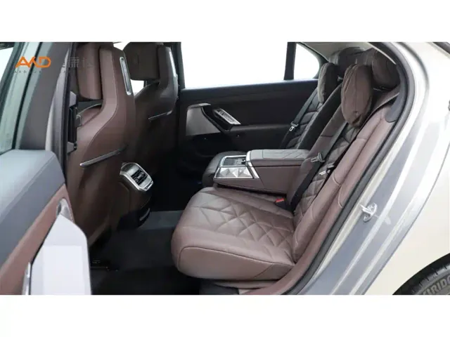 BMW 7 Series — Фото автомобиля 7
