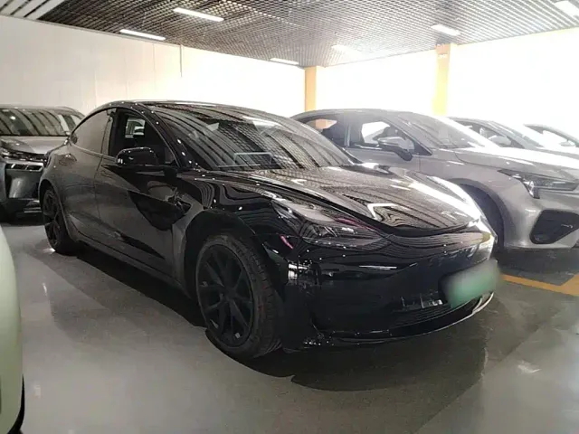 Tesla Model 3 — Фото автомобиля 3