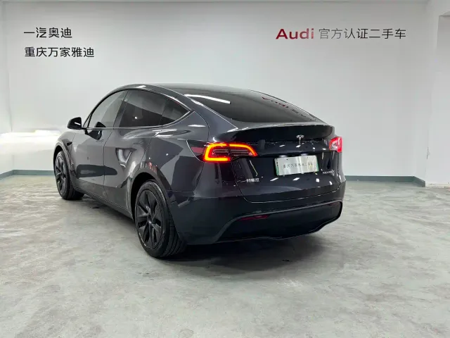 Tesla Model Y — Фото автомобиля 8