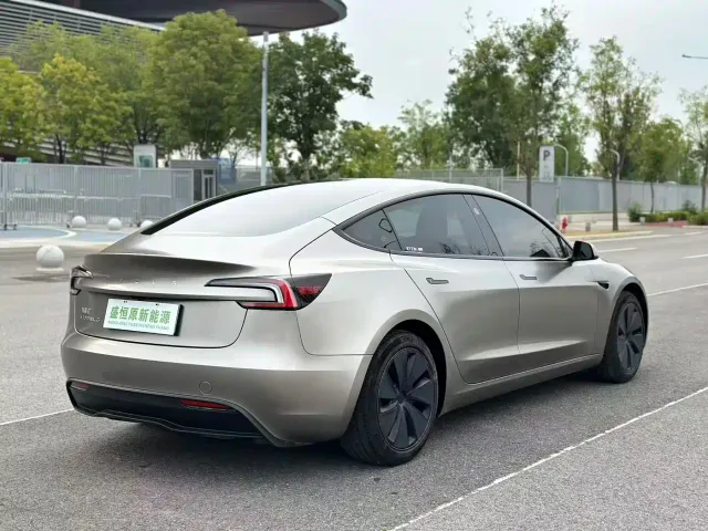 Tesla Model 3 — Фото автомобиля 17
