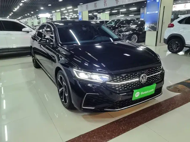 Volkswagen Passat — Фото автомобиля 3