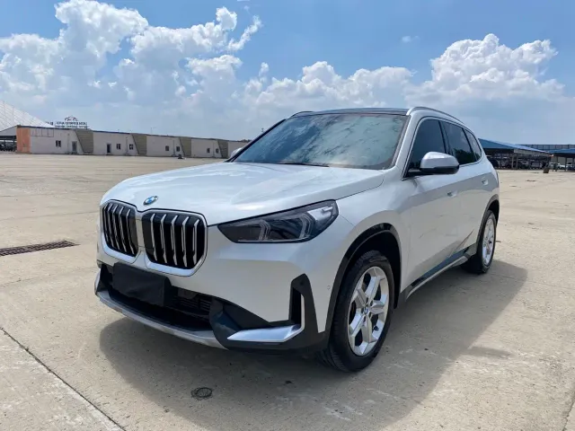 Фотография автомобиля — BMW X1