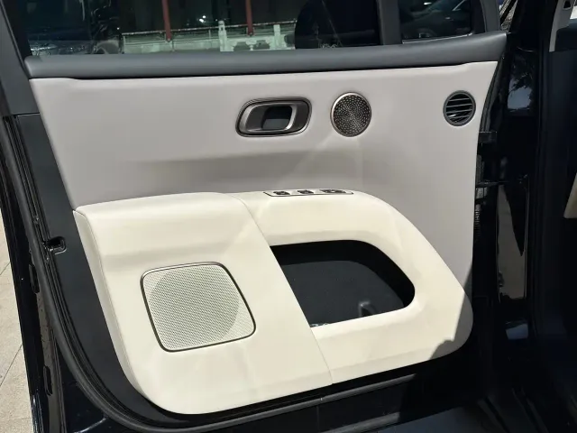 Li Auto i8 — Фото автомобиля 8