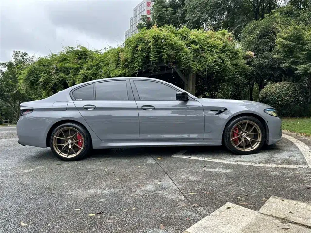 BMW 5 Series — Фото автомобиля 14