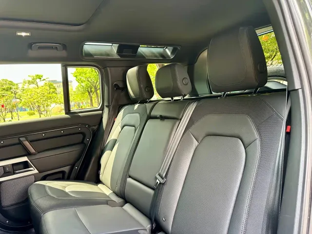 Land Rover Defender — Фото автомобиля 16