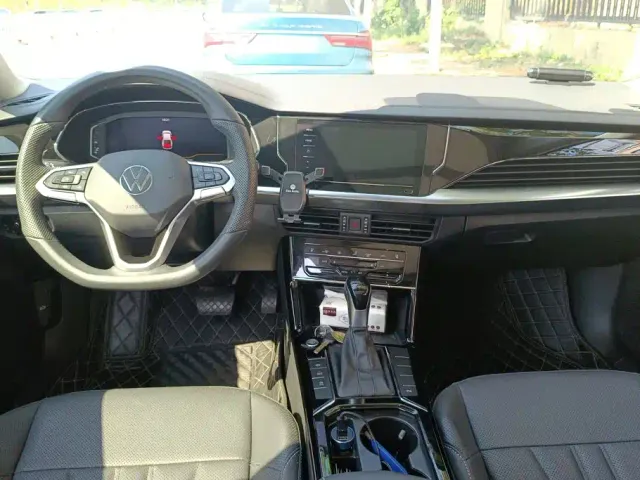 Volkswagen Passat — Фото автомобиля 12
