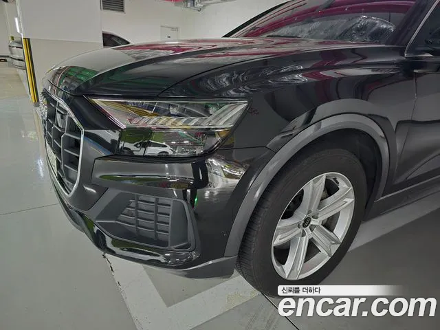 Фотография автомобиля — Audi Q8 4M