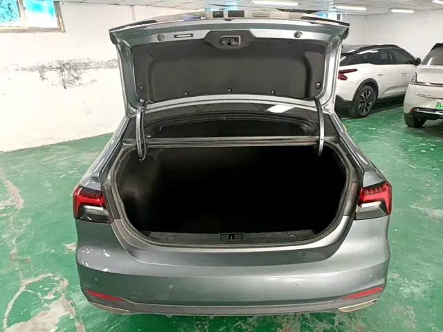 Roewe i6 MAX — Фото автомобиля 14