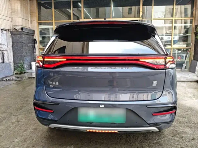 BYD Tang — Фото автомобиля 5