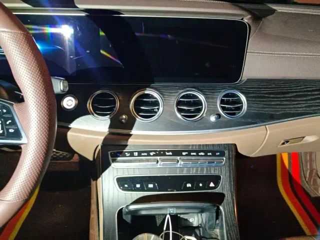 Mercedes-Benz E-Class — Фото автомобиля 13