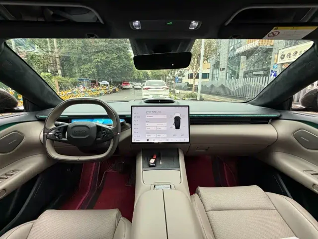 Lynk & Co Z10 — Фото автомобиля 13