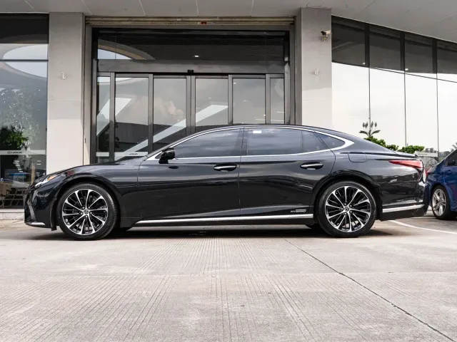Lexus LS — Фото автомобиля 4