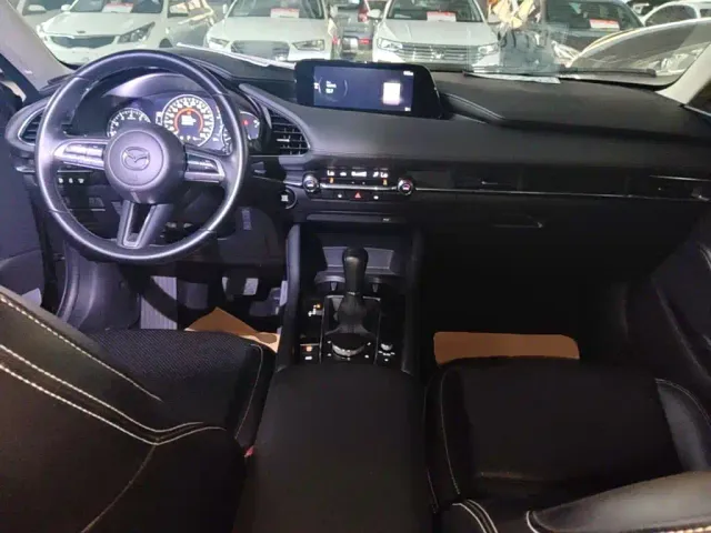 Mazda Axela — Фото автомобиля 9