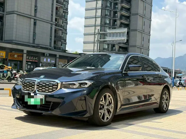 Фотография автомобиля — BMW i3