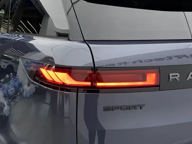 Land Rover Range Rover Sport — Фото автомобиля 6