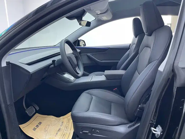 Tesla Model Y — Фото автомобиля 12