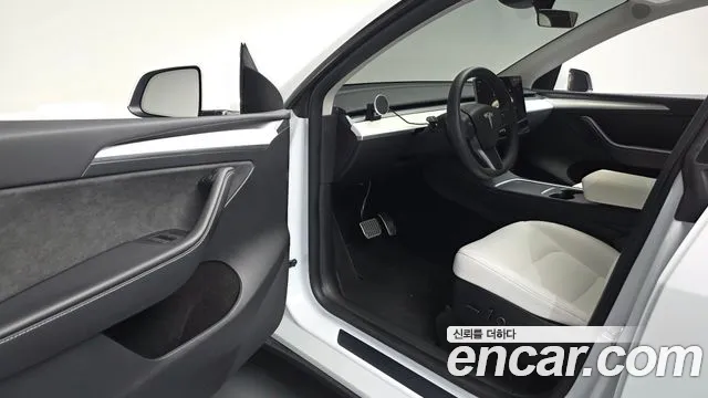 Tesla Model Y — Фото автомобиля 15