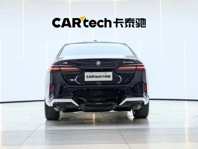 BMW i5 — Фото автомобиля 4