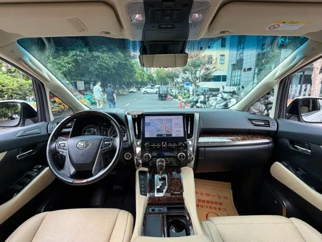 Toyota Alphard — Фото автомобиля 13