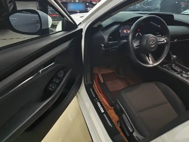 Mazda Axela — Фото автомобиля 15