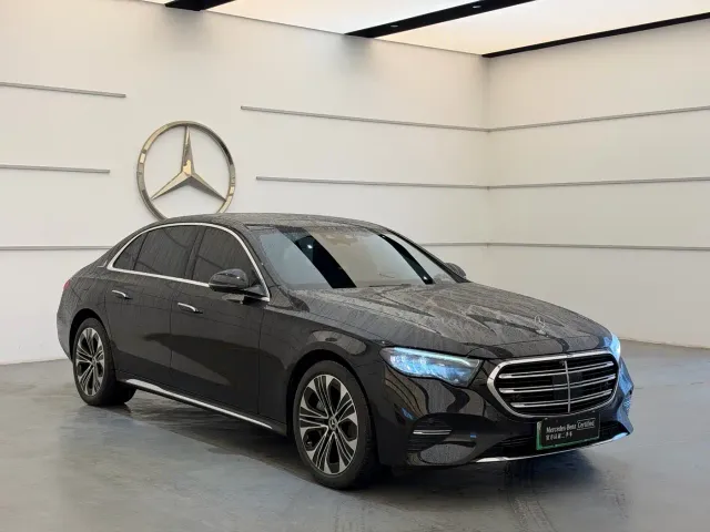 Mercedes-Benz E-Class — Фото автомобиля 3