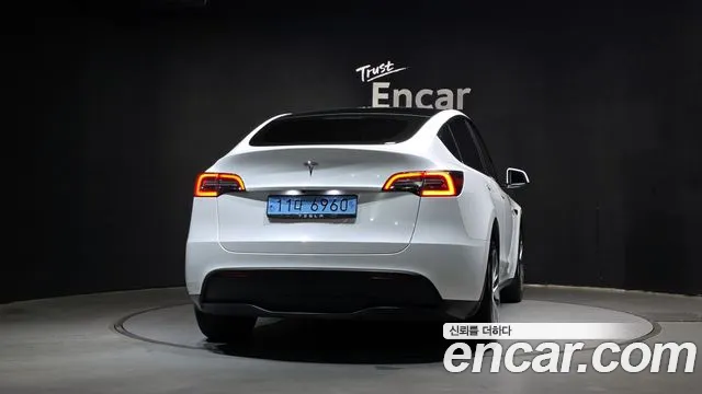 Tesla Model Y — Фото автомобиля 4