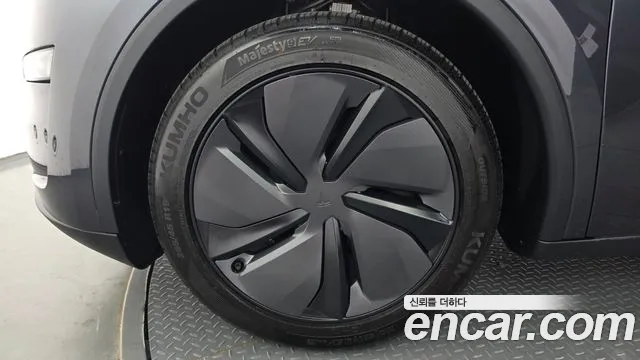 Tesla Model Y — Фото автомобиля 5
