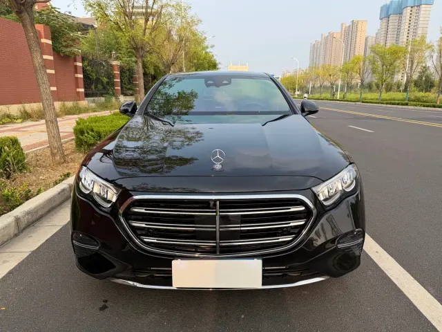 Mercedes-Benz E-Class — Фото автомобиля 2