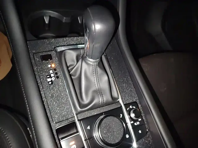 Mazda Axela — Фото автомобиля 13