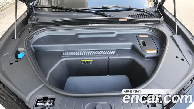 Audi Q6 e-tron — Фото автомобиля 14