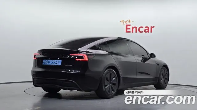 Tesla Model 3 — Фото автомобиля 2