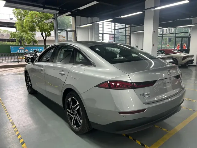 Roewe D7 — Фото автомобиля 8