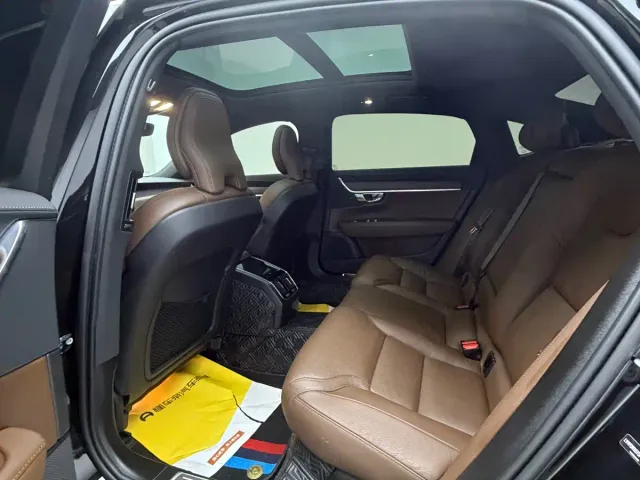 Volvo S90 — Фото автомобиля 10