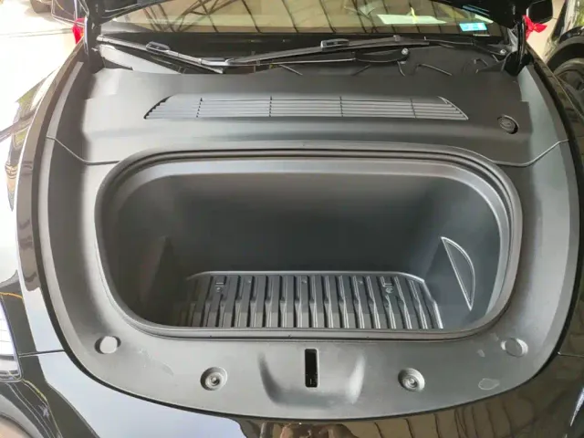 Tesla Model Y — Фото автомобиля 19