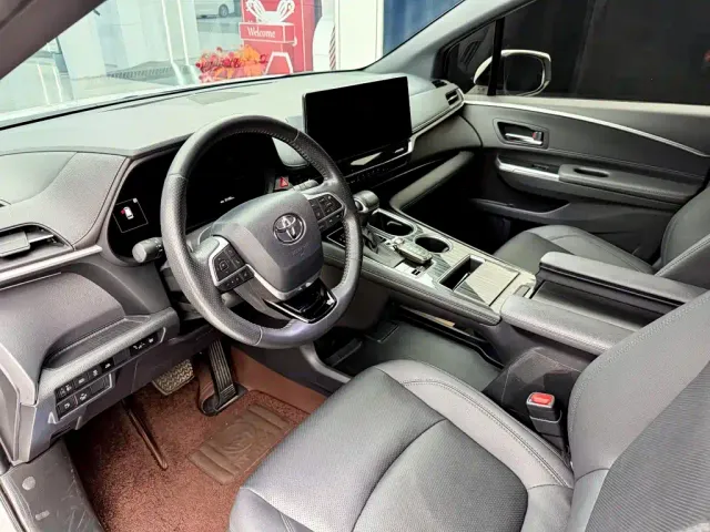 Toyota Sienna — Фото автомобиля 5