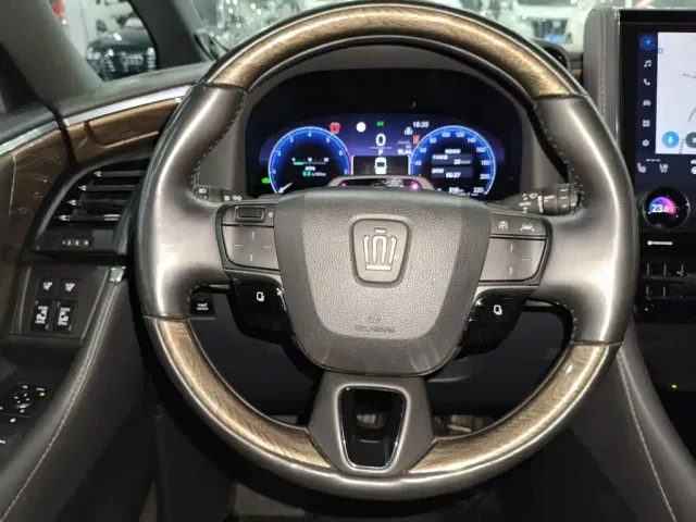 Toyota Vellfire — Фото автомобиля 10