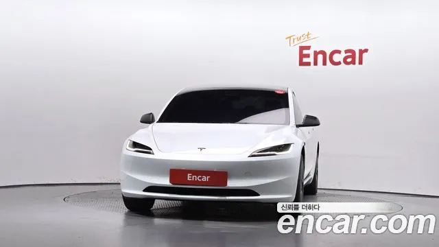 Tesla Model 3 — Фото автомобиля 3