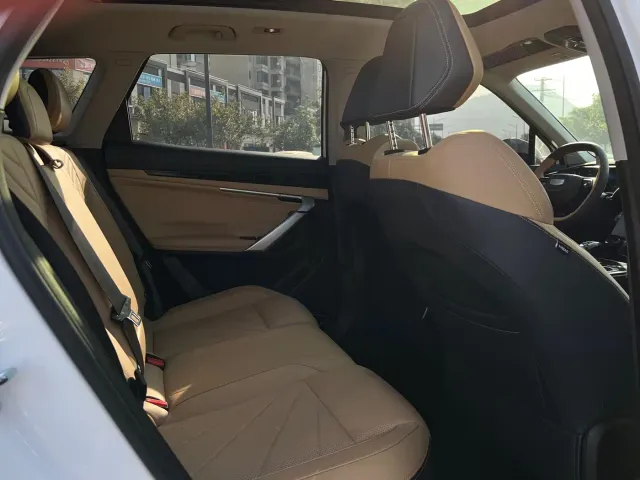 Geely Boyue L — Фото автомобиля 24
