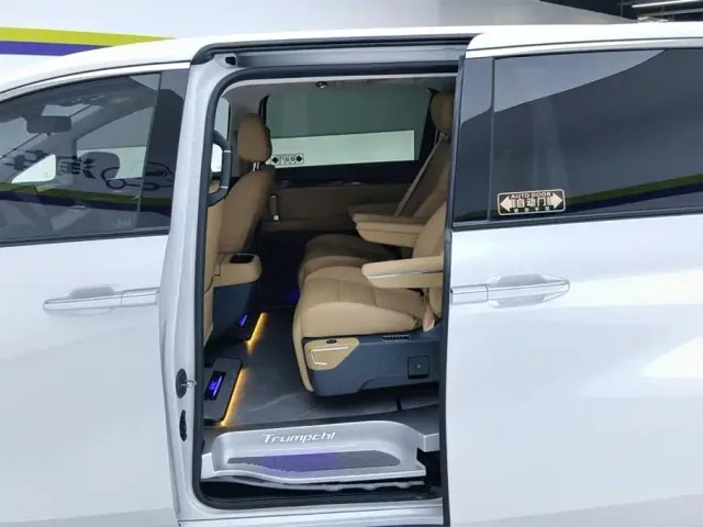 GAC Trumpchi E8 — Фото автомобиля 11