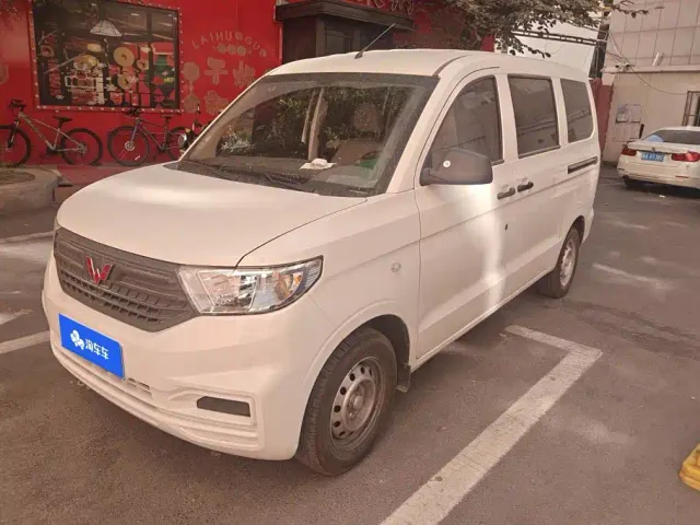 Фотография автомобиля — Wuling Hongguang V