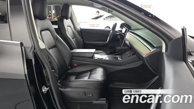 Tesla Model Y — Фото автомобиля 16