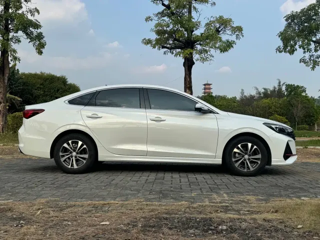 Changan Eado — Фото автомобиля 24