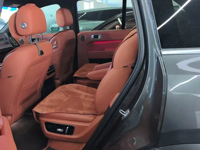 Li Auto L8 — Фото автомобиля 11