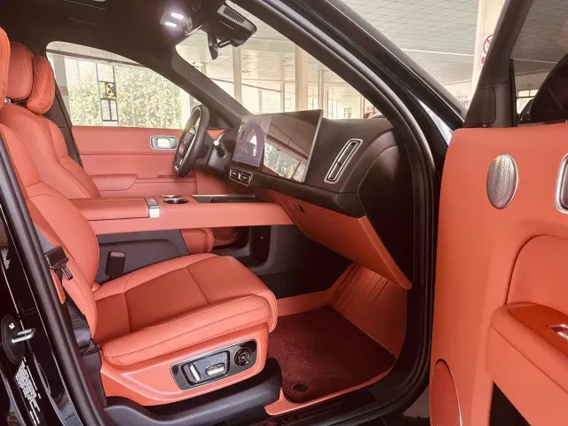 Li Auto L8 — Фото автомобиля 8