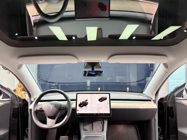 Tesla Model Y — Фото автомобиля 9